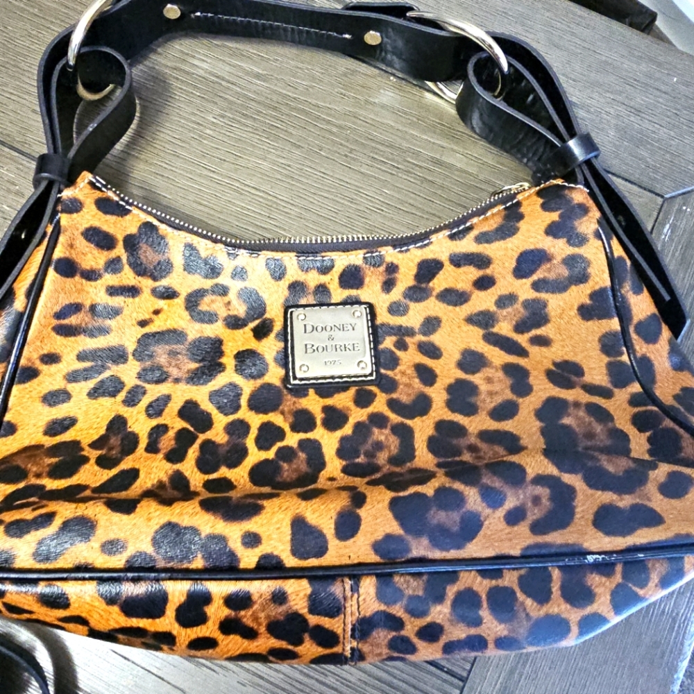 Dooney purse ( leopard 🐆 )